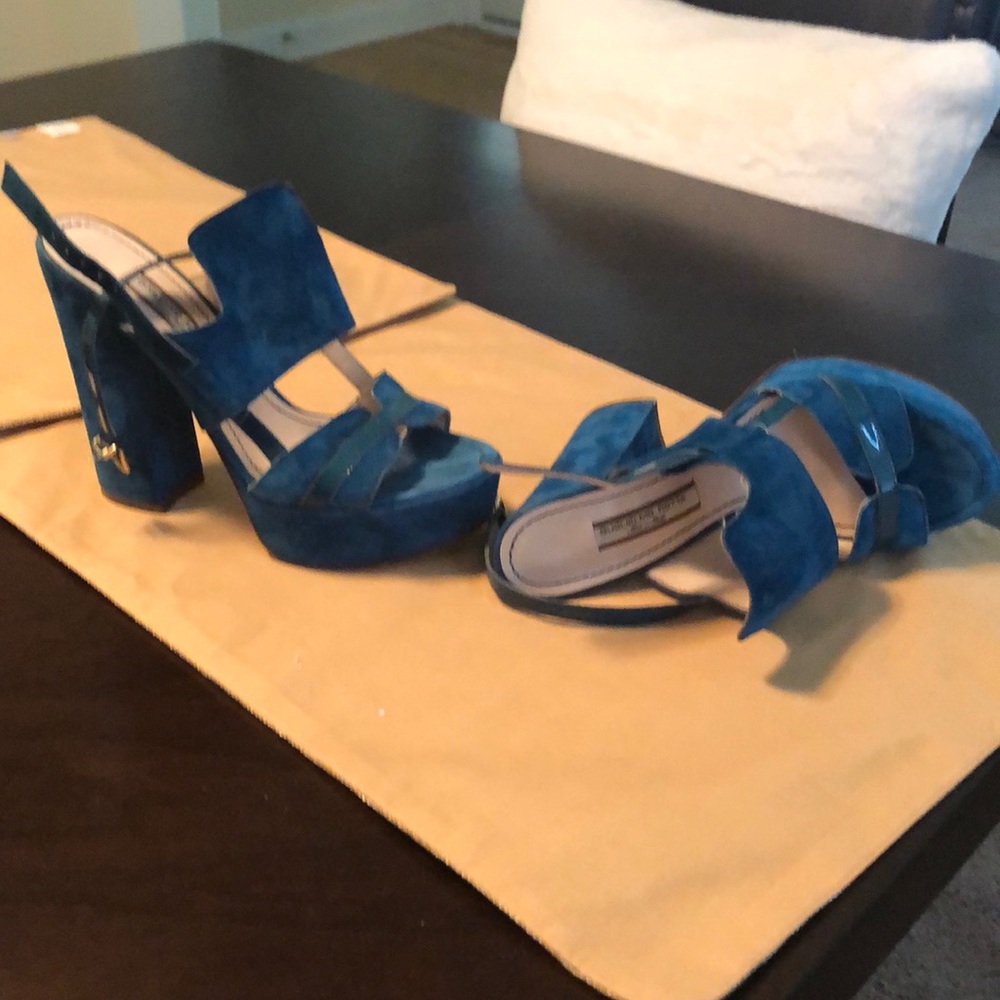 Suede platform sandal